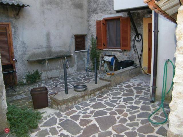 Casa indipendente in vendita a Vico nel Lazio FR