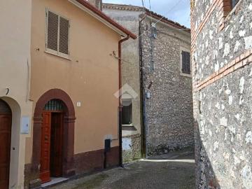 Casa indipendente in vendita a Vico nel Lazio FR