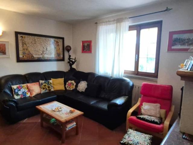 Casa indipendente in vendita a Viggiù VA