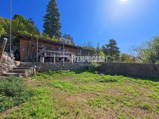 Casa indipendente in vendita a Viggiù VA