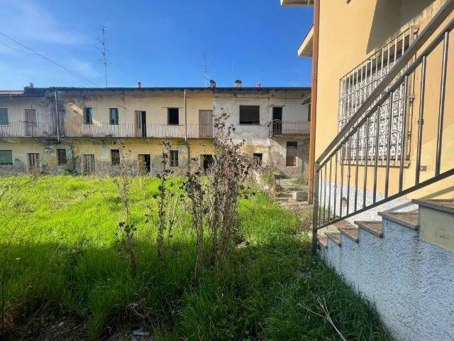 Casa indipendente in vendita a Villa Cortese MI