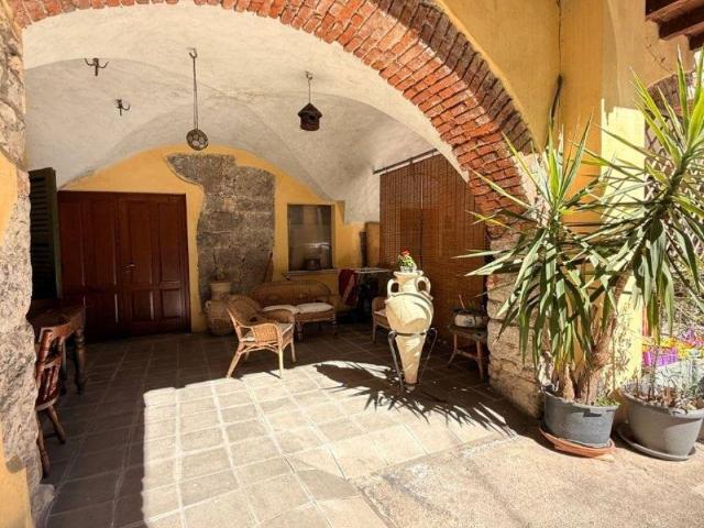 Casa indipendente in vendita a Villa Carcina BS