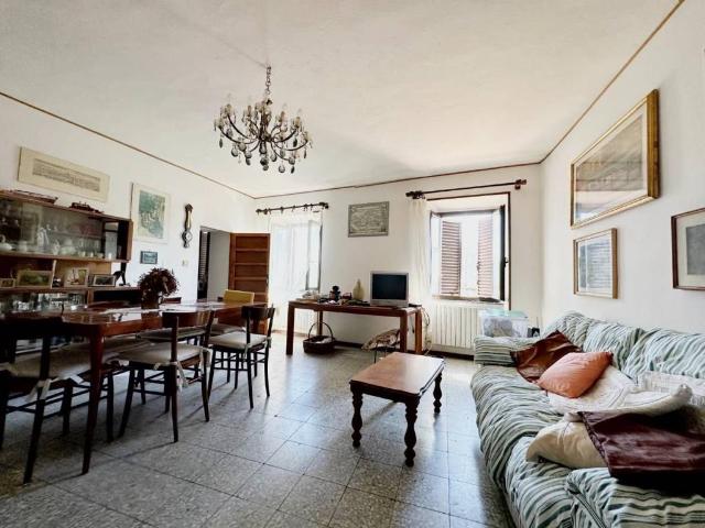 Casa indipendente in vendita a Villa Basilica LU