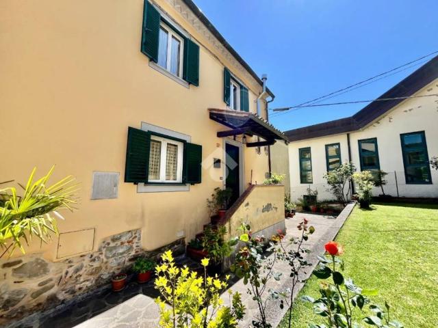 Casa indipendente in vendita a Villa Basilica LU