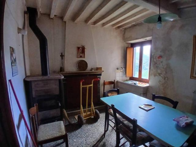 Casa indipendente in vendita a Villa Basilica LU