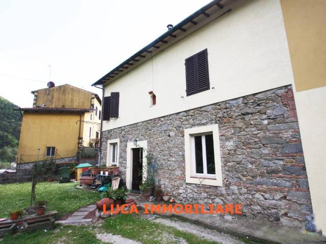 Casa indipendente in vendita a Villa Basilica LU