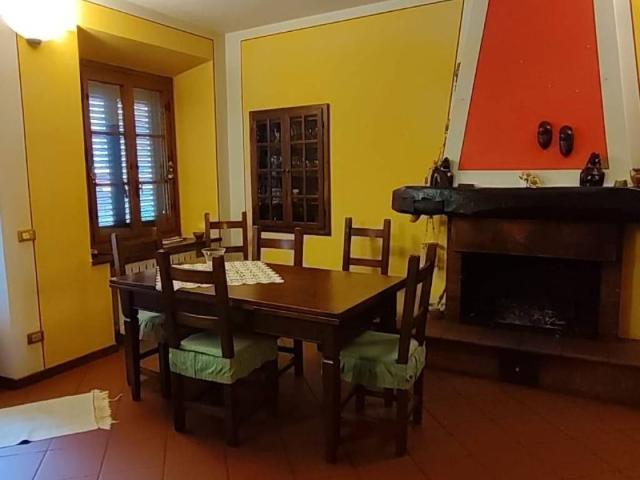 Casa indipendente in vendita a Villa Basilica LU