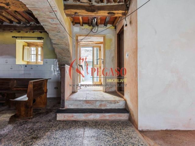 Casa indipendente in vendita a Villa Basilica LU