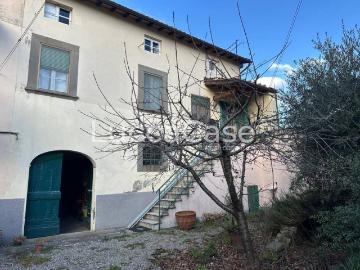 Casa indipendente in vendita a Villa Basilica LU