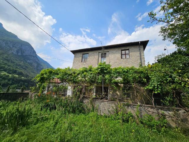 Casa indipendente in vendita a Villa d'Ogna BG