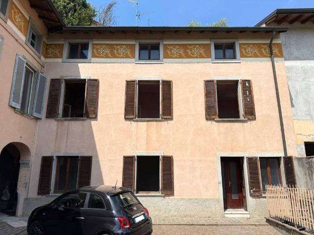 Casa indipendente in vendita a Villa d'Adda BG