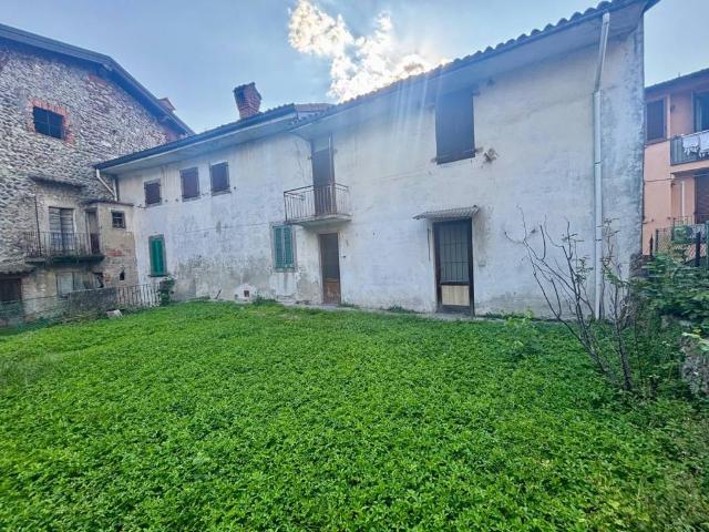 Casa indipendente in vendita a Villa d'Almè BG