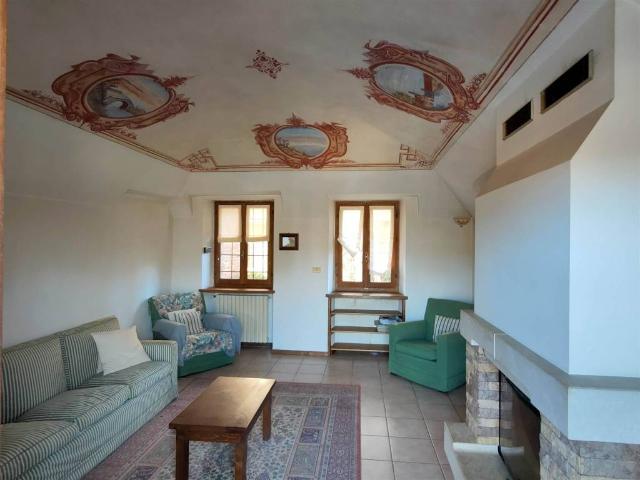 Casa indipendente in vendita a Villa del Bosco BI