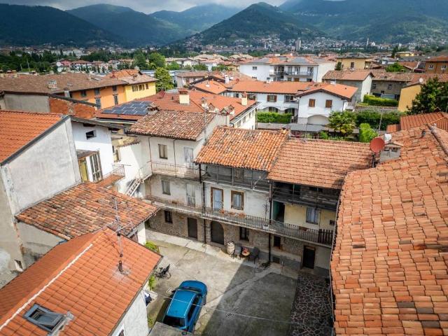 Casa indipendente in vendita a Villa di Serio BG