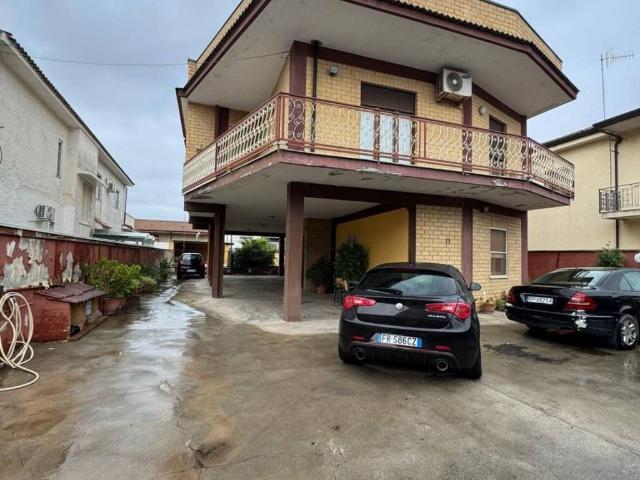 Casa indipendente in vendita a Villa Literno CE