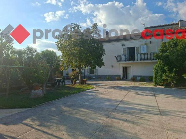 Casa indipendente in vendita a Villa Santa Lucia FR