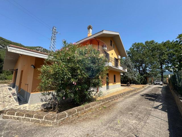 Casa indipendente in vendita a Villa Santa Maria