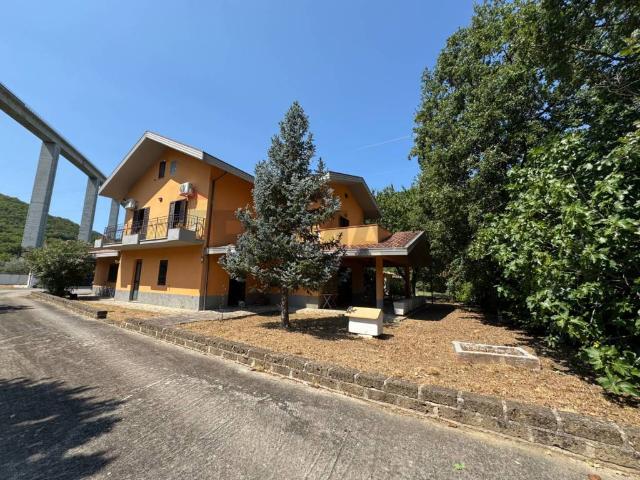 Casa indipendente in vendita a Villa Santa Maria CH
