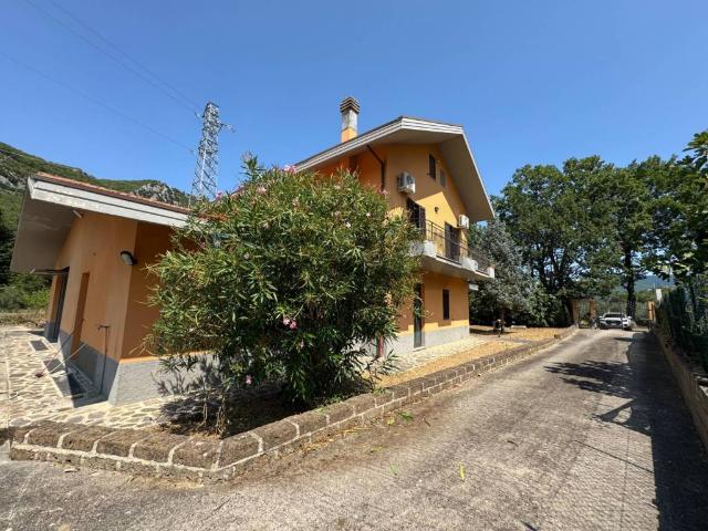 Casa indipendente in vendita a Villa Santa Maria CH