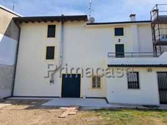 Casa indipendente in vendita a Villafranca Di Verona