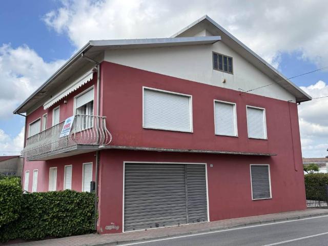 Casa indipendente in vendita a Villanova del Ghebbo RO