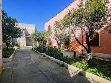 Casa indipendente in vendita a Villanovafranca VS