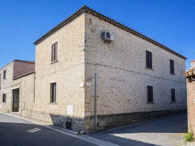 Casa indipendente in vendita a Villanovafranca VS
