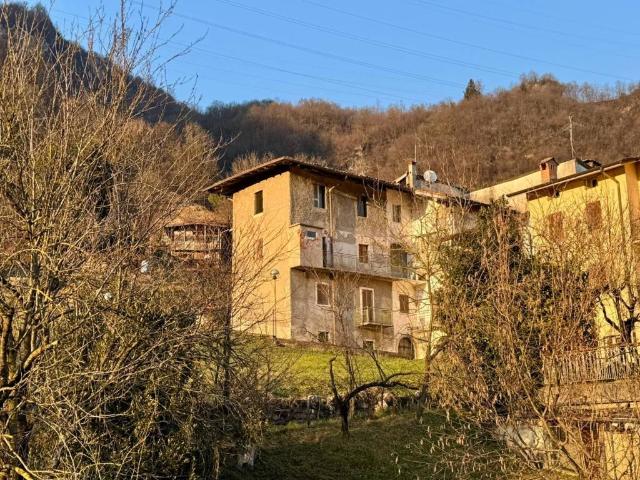 Casa indipendente in vendita a Zogno BG