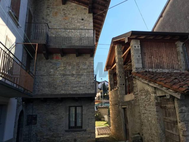 Casa indipendente in vendita a Zogno BG