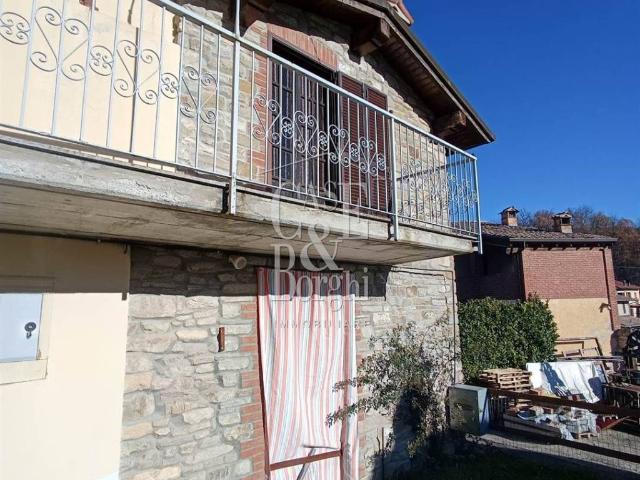 Casa indipendente in vendita a Zavattarello PV