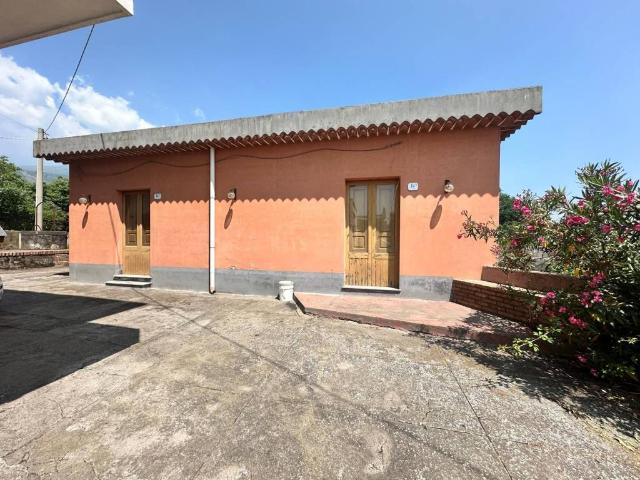 Casa indipendente in vendita a Zafferana Etnea CT