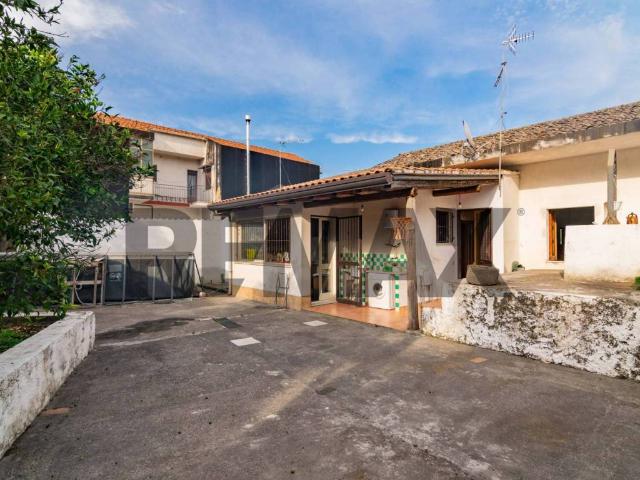 Casa indipendente in vendita a Zafferana Etnea CT