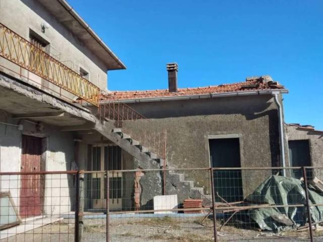 Casa indipendente in vendita a Zeri MS