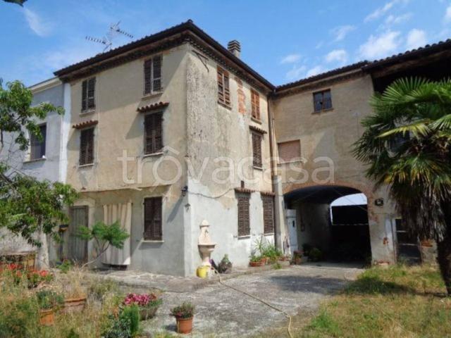 Casa indipendente in vendita a Ziano Piacentino