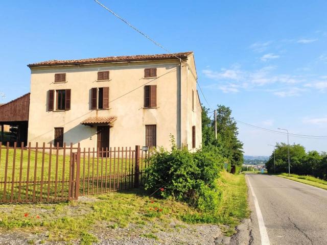 Casa indipendente in vendita a Ziano Piacentino