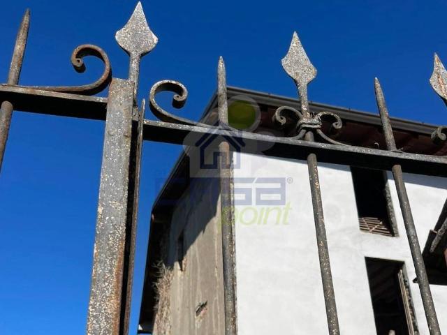 Casa indipendente in vendita a Ziano Piacentino PC