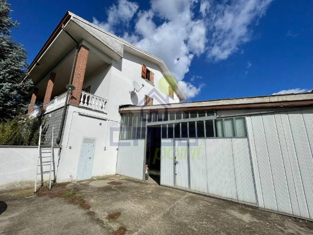 Casa indipendente in vendita a Ziano Piacentino PC