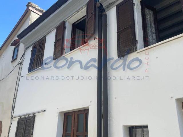 Casa indipendente in vendita a Ziano Piacentino PC
