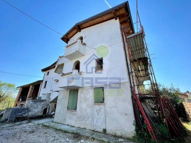 Casa indipendente in vendita a Ziano Piacentino PC
