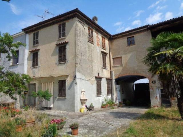 Casa indipendente in vendita a Ziano Piacentino PC