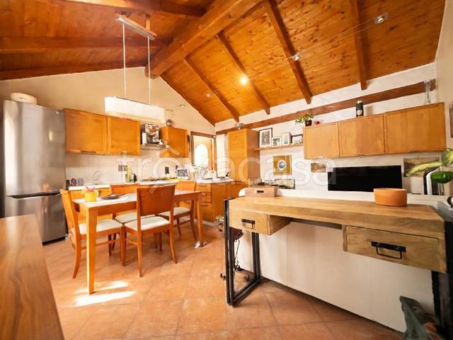Casa indipendente in vendita ad Avigliana via Aldo Carnino, 23