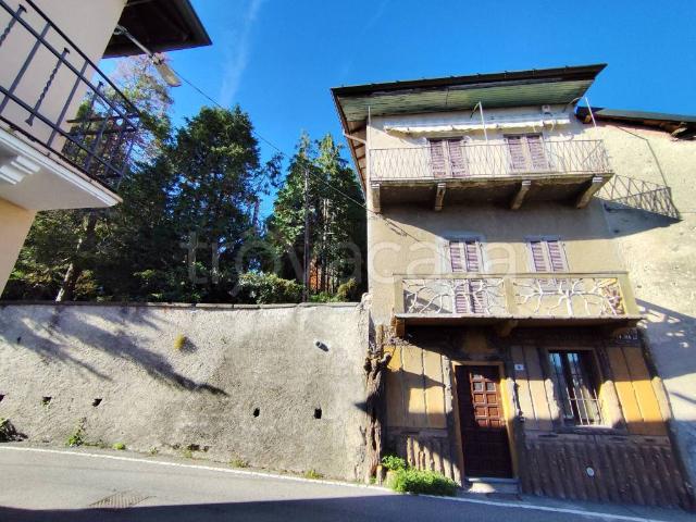 Casa indipendente in vendita ad Azzate via Cesare Battisti, 9