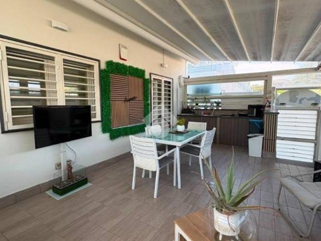 Casa indipendente in vendita ad Afragola via Arturo de Rosa, 39