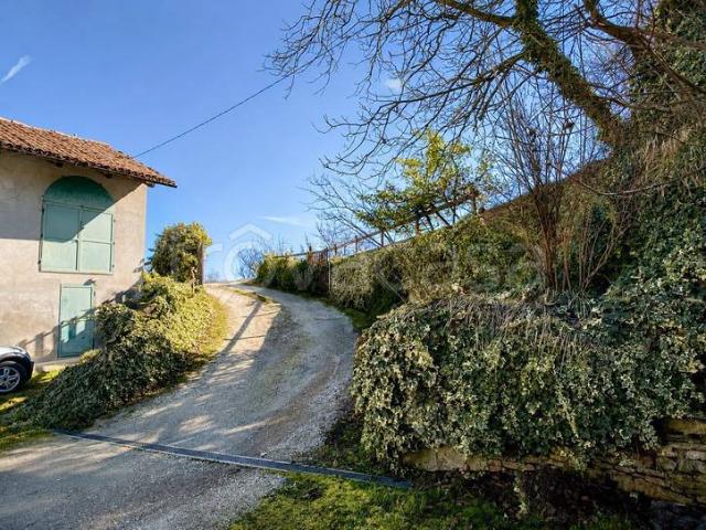 Casa indipendente in vendita ad Alba corso Langhe, 35/a