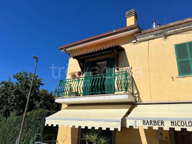 Casa indipendente in vendita ad Albano Laziale via della Stazione, 42, Cecchina