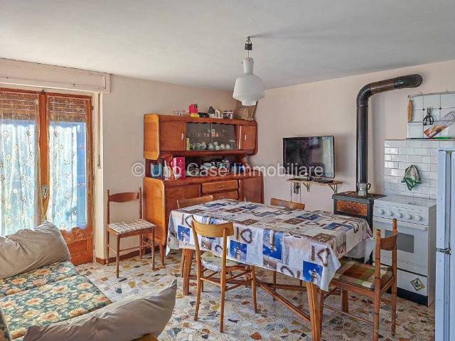 Casa indipendente in vendita ad Alpette via Sereine, 6