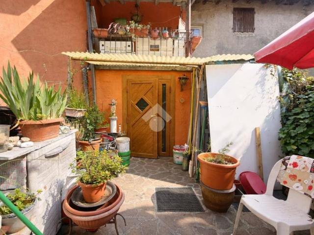 Casa indipendente in vendita ad Alzano Lombardo via degli alpini, 38, Monte Di Nese