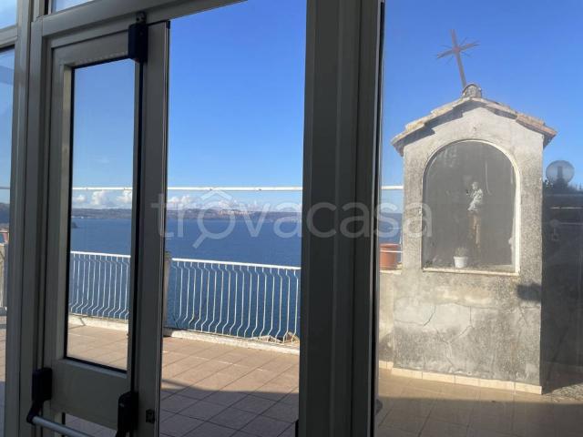 Casa indipendente in vendita ad Anguillara Sabazia piazza Collegiata