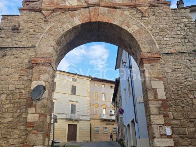 Casa indipendente in vendita ad Asciano via Canto