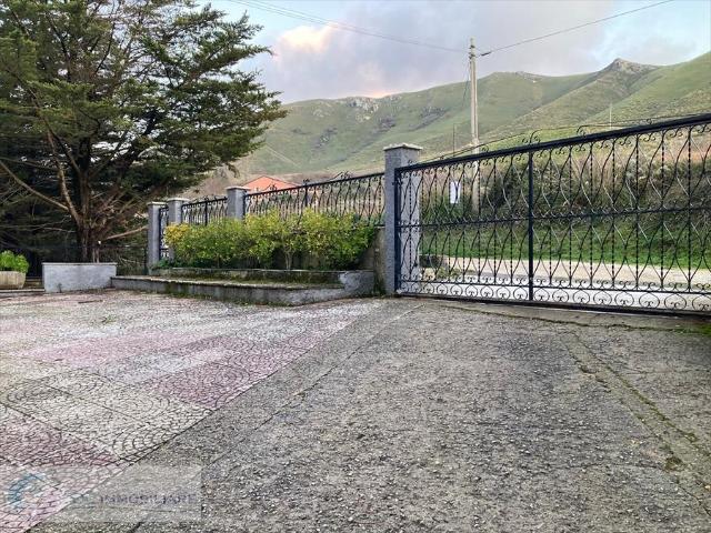 Casa indipendente in vendita in contrada zachia ss 118, Prizzi
